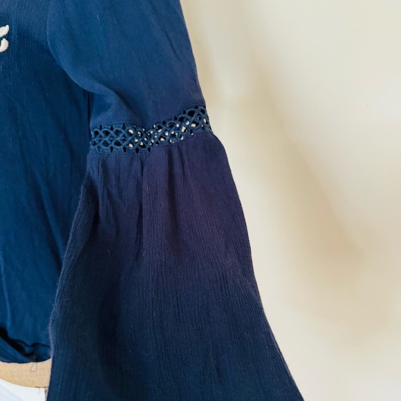 Lost & Wander Navy & White Embroidered Flowers Drapey Bell Sleeve Boho Top Small - Picture 3 of 9